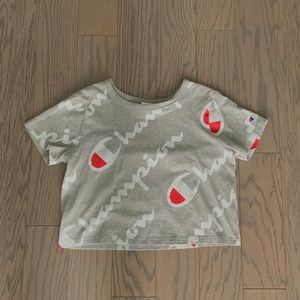 Short-sleeved cropped Champion t-shirt.